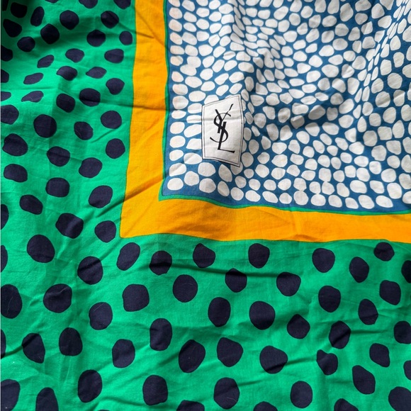 VINTAGE YSL Yves Saint Laurent Oversized 50”x 50” Shawl Scarf Wrap VIVID GREEN - Picture 5 of 16